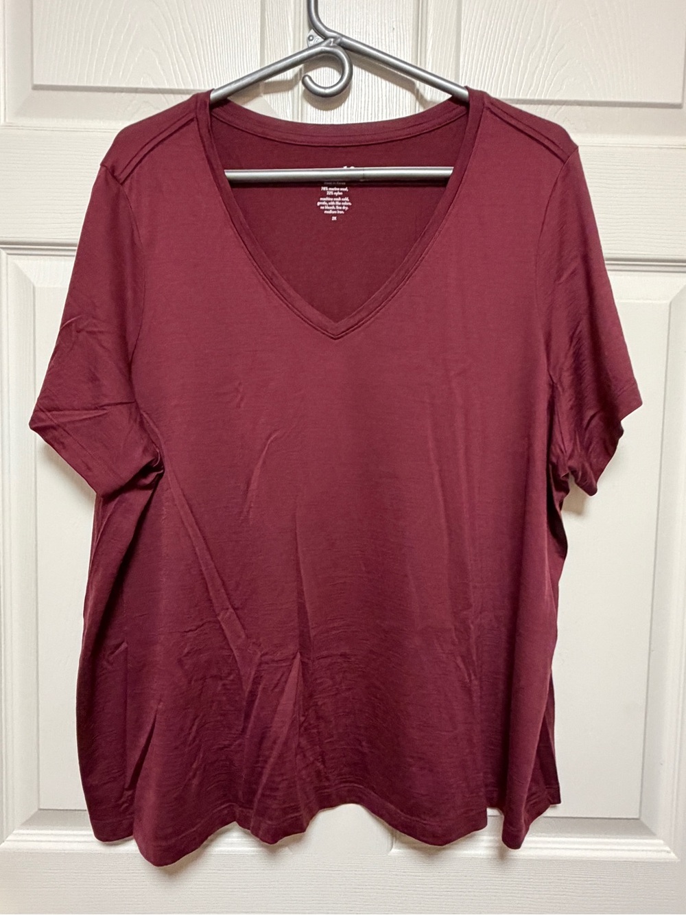 Women's V-Neck Short Sleeve Tee in Plum